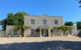 Large Country House With Hot Tub, Pool Table, And Log Burner